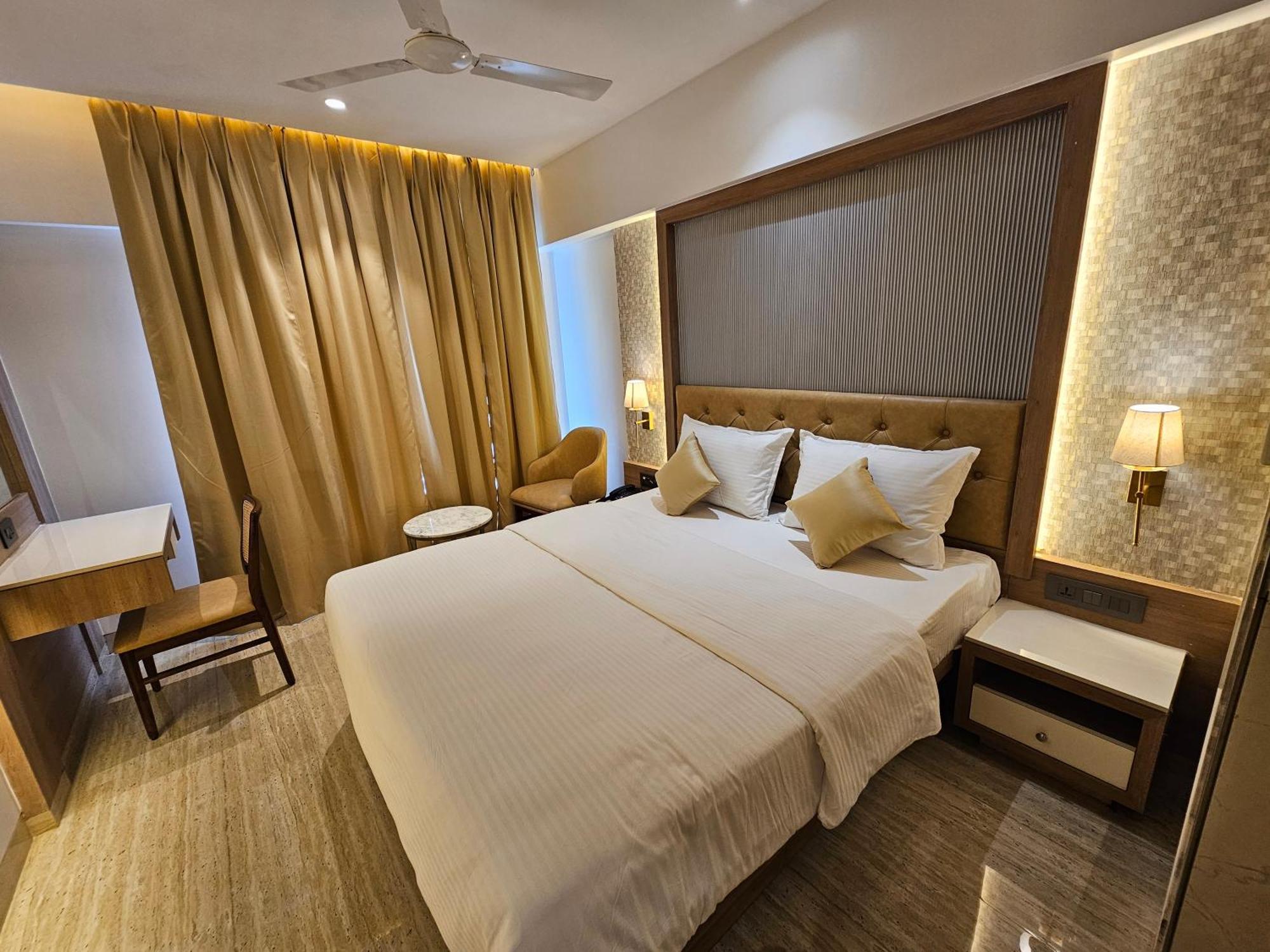 Hotel Golden Nest Thane Exterior photo